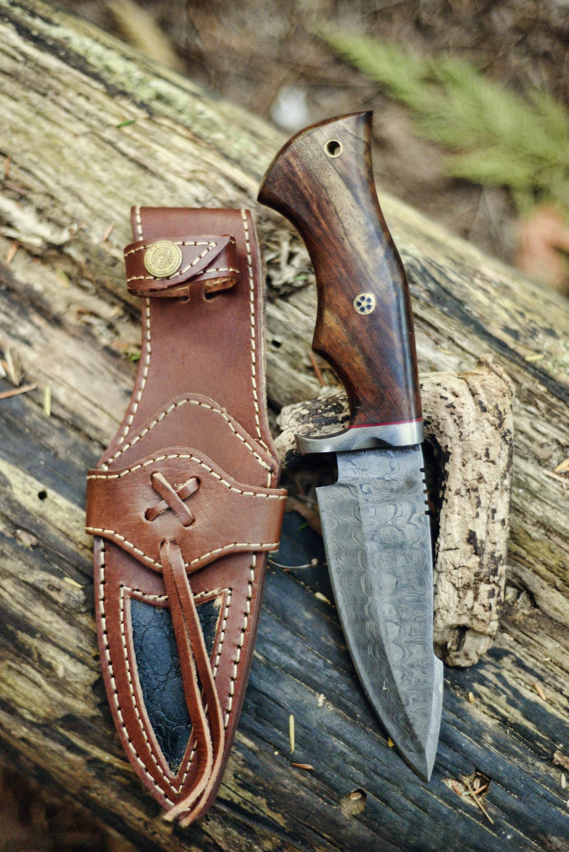 Damascus Knife - Premium Quality Hunting And Camping