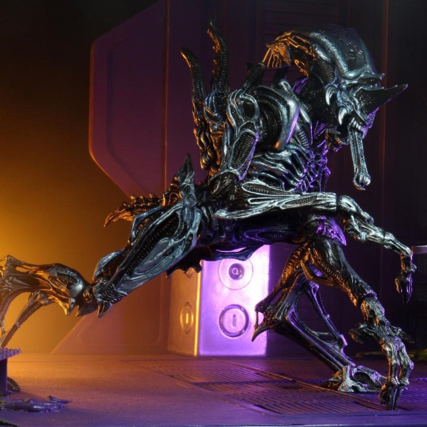 Aliens Ultimate Rhino Alien Figure ( blue/silver)