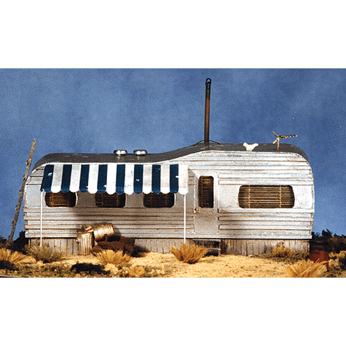 B.T.S. Structures 27405 HO Junior's Shiner (Old-Style Trailer Home) Goin' Home Series KIT NIB