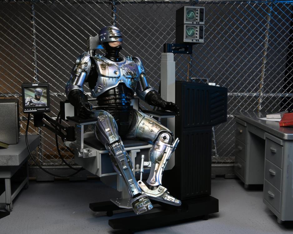 NECA - Ultimate Battle Damaged RoboCop with Chair
