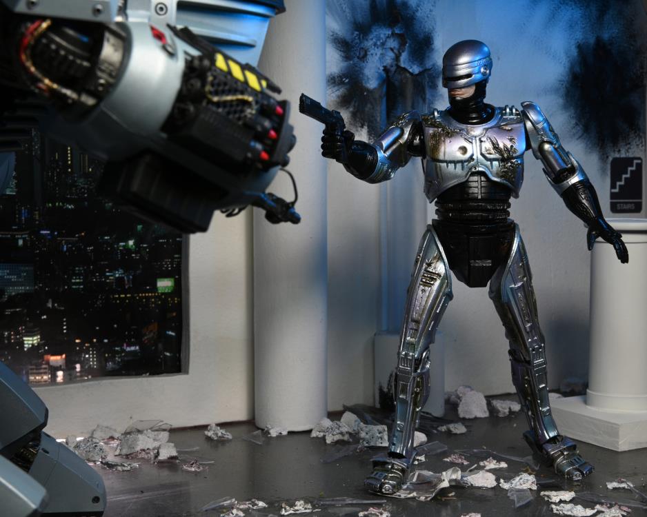 NECA - Ultimate Battle Damaged RoboCop with Chair