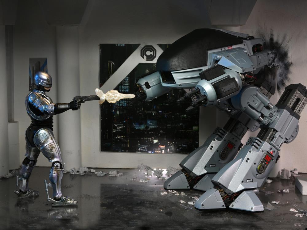NECA - Ultimate Battle Damaged RoboCop with Chair