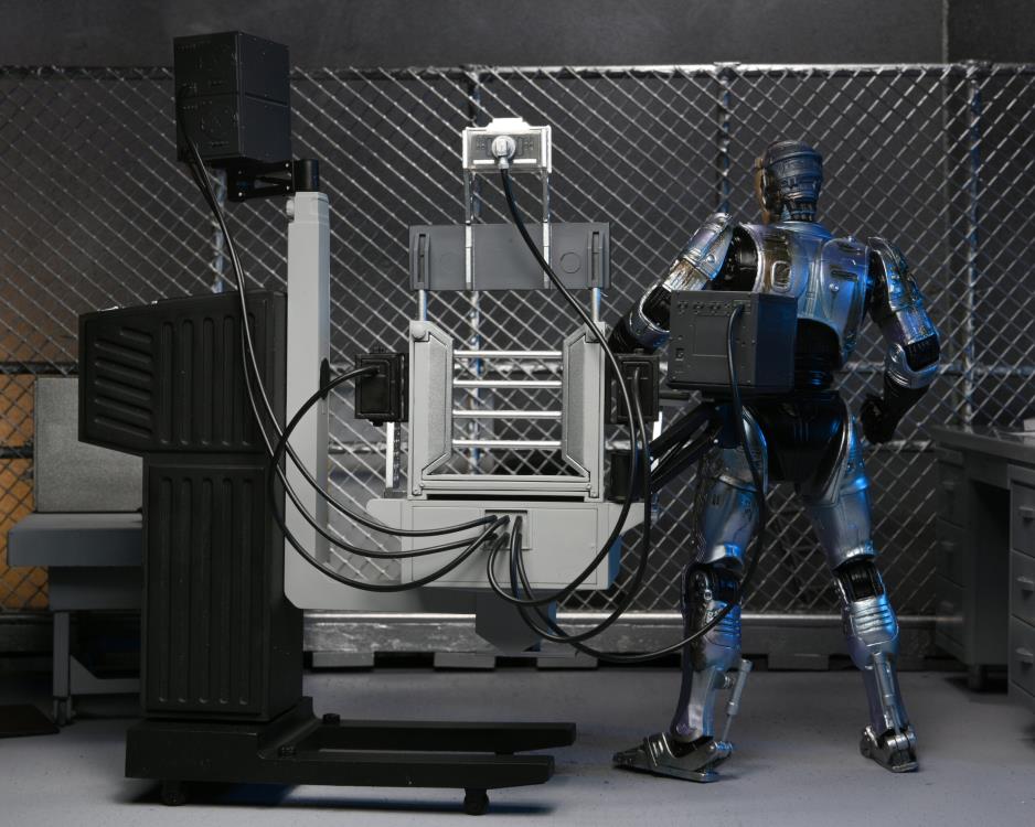 NECA - Ultimate Battle Damaged RoboCop with Chair