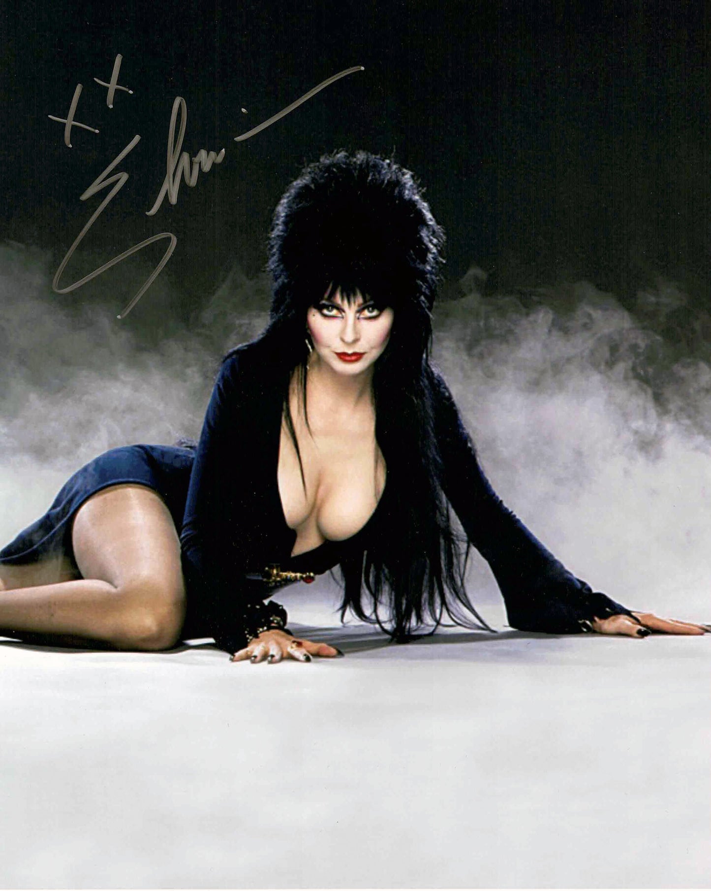 CASSANDRA PETERSON SIGNED ELVIRA MISTRESS OF THE DARK 8" X 10" AUTOGRAPHED PHOTO CULT CLASSIC HORROR COLLECTIBLE (10" X 8") – AUTOGRAPHED MEMORABILIA DISPLAY – AUTHENTIC SIGNED COLLECTIBLE