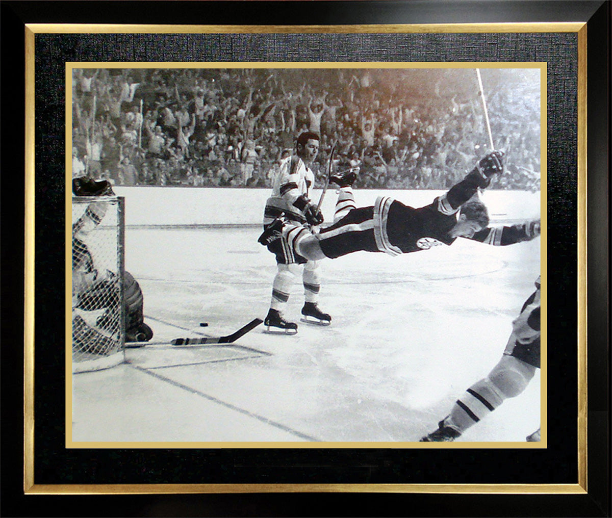 BOBBY ORR THE GOAL 11X14 FRAMED PHOTO – ICONIC NHL IMAGE, BOSTON BRUINS HOCKEY WALL ART (19" X 15")
