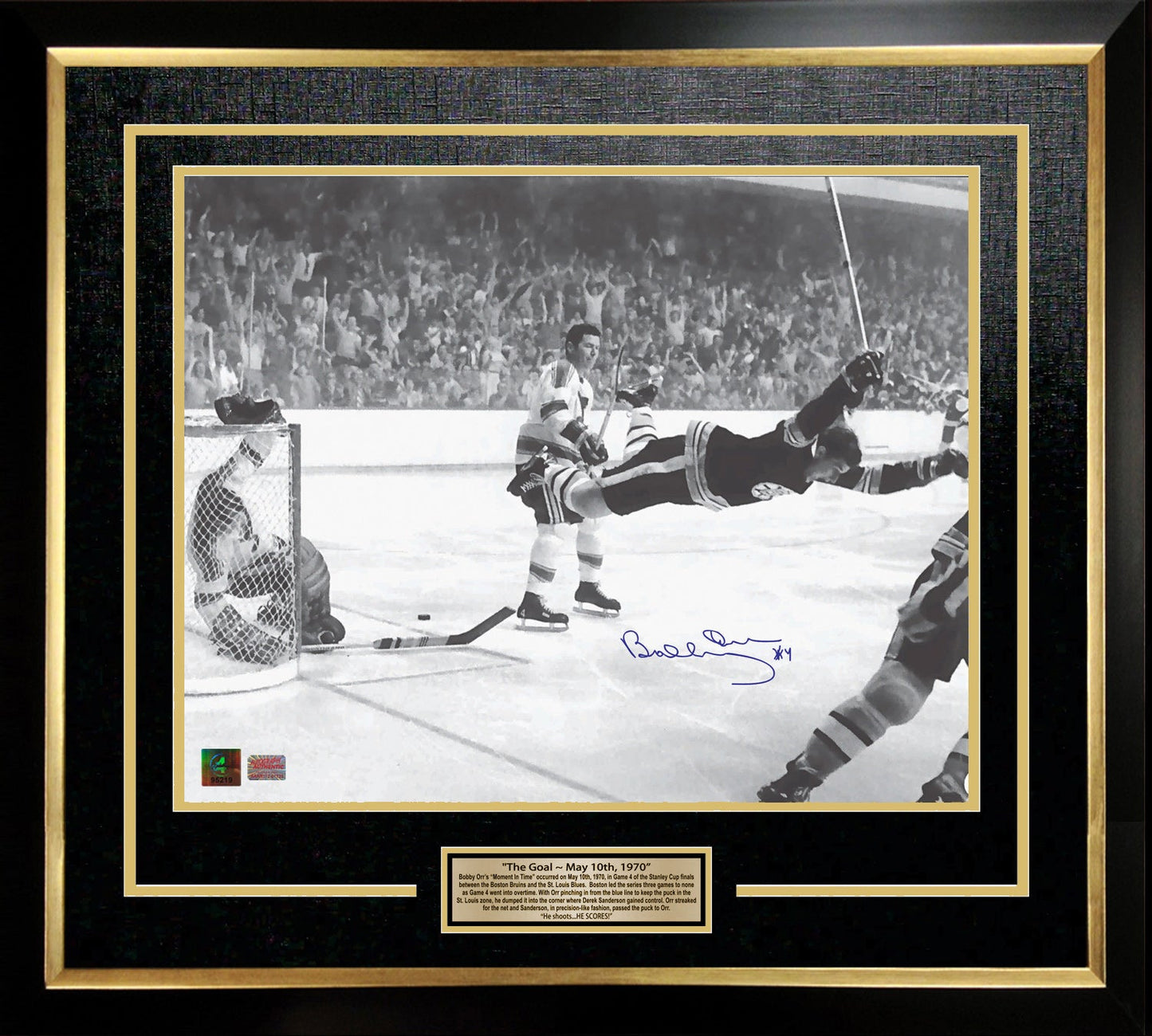 BOBBY ORR 'THE GOAL' SIGNED 16" X 20" FRAMED PHOTO - BOSTON BRUINS NHL COLLECTIBLE - GNR COA (24" BY 20")