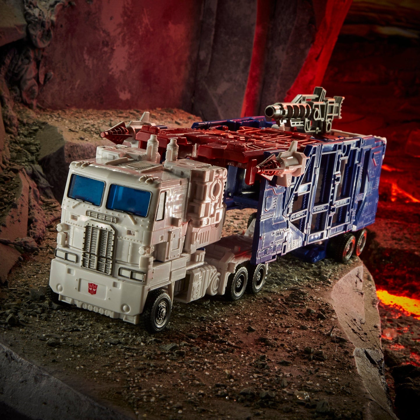 Transformers  War for Cybertron: Kingdom Leader WFC-K20 Ultra Magnus