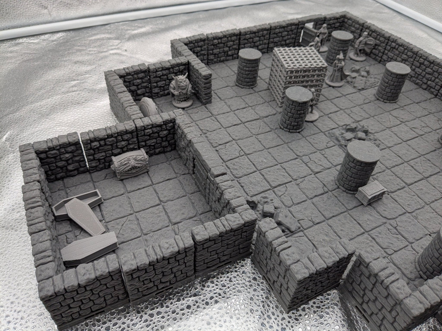 Ultimate 28mm Dungeon Starter Set – 80+ Pieces + 7 Minis