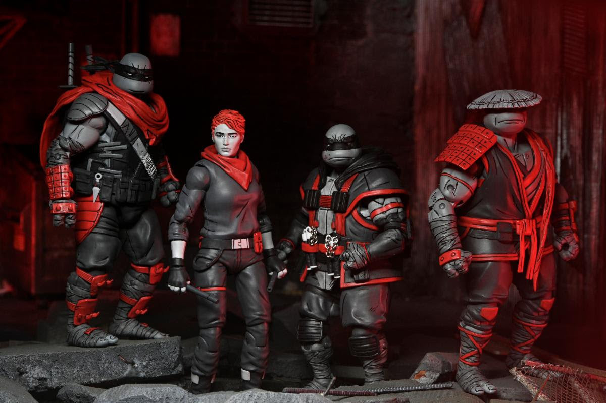Teenage Mutant Ninja Turtles (The Last Ronin- The Lost Years) - 7” Scale Action Figure - April (Nightwatcher)