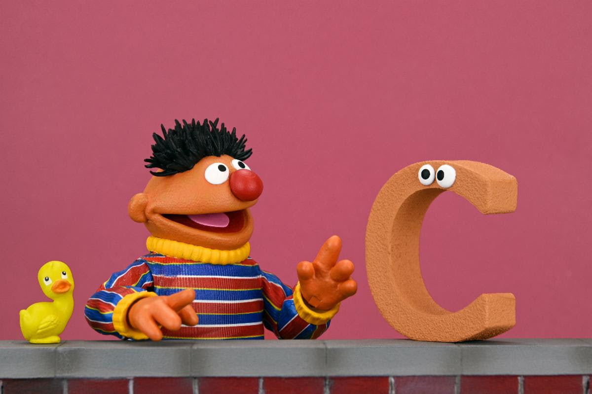 Sesame Street - 7” Scale Action Figure - Ultimate Ernie