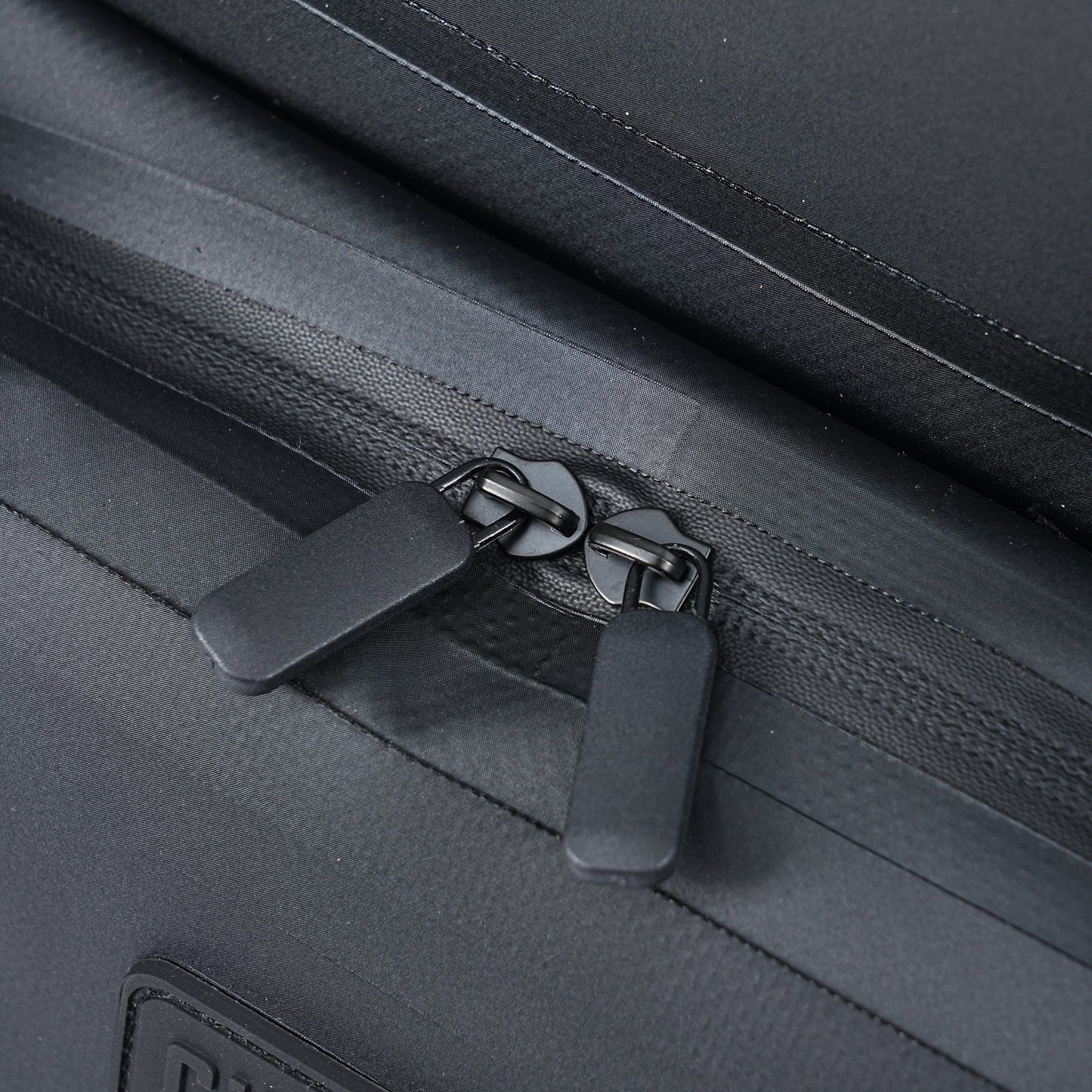 https://cdn.shopify.com/s/files/1/0089/6217/9169/files/zipper40L.jpg?v=1751556044